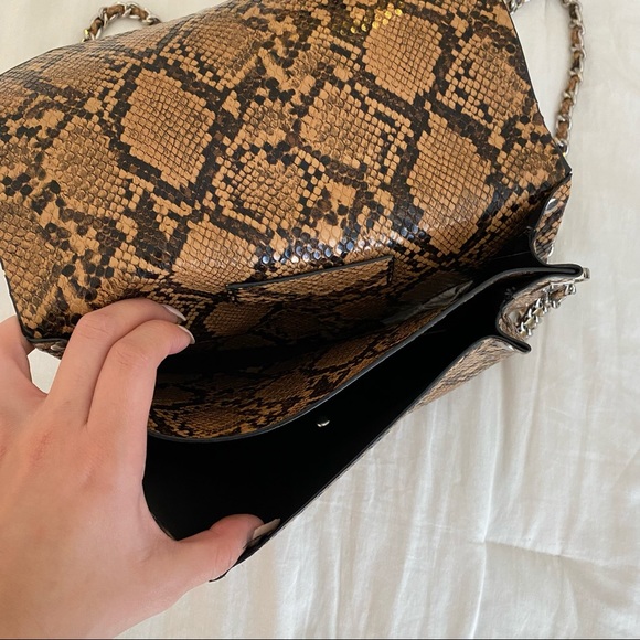 Snake print purse, straps can be adjusted to any length, great condition - Picture 3 of 3